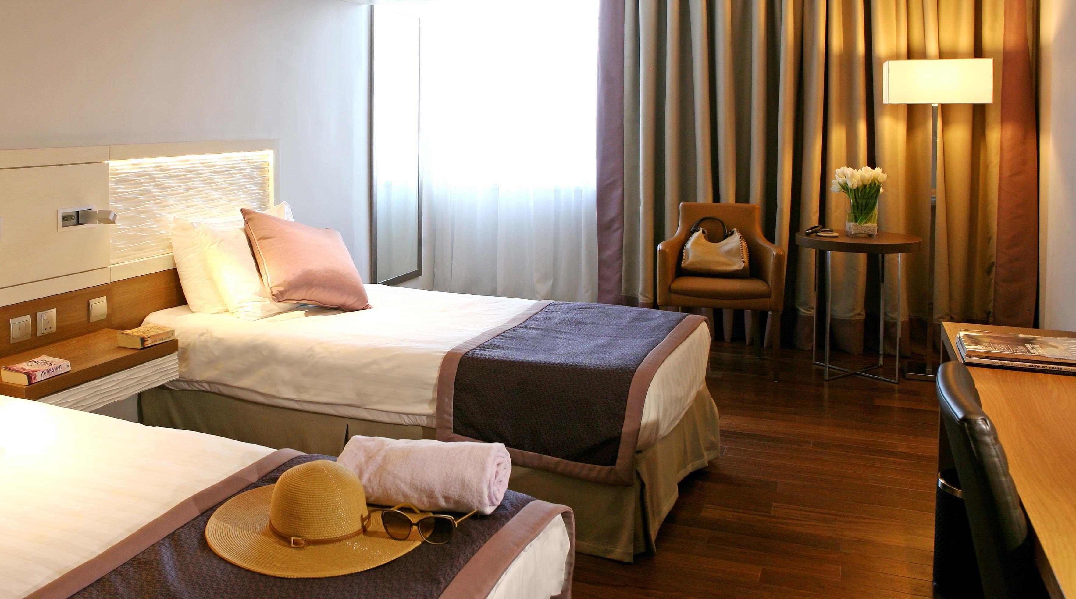 คราวน์ พลาซา ลิมาสซอล ลิมาสโซล Hotel ลิมาซอล ภายนอก รูปภาพ