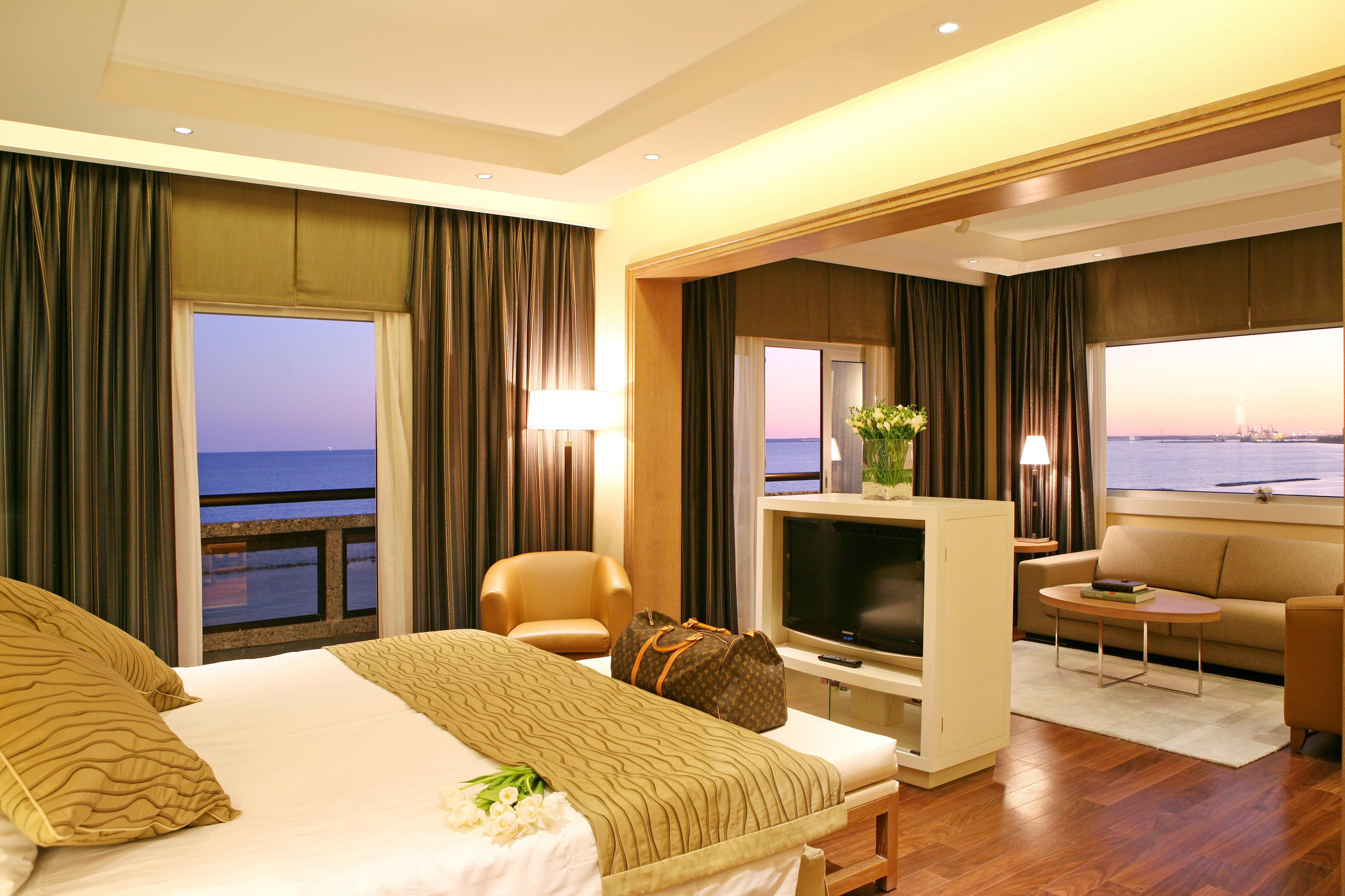 คราวน์ พลาซา ลิมาสซอล ลิมาสโซล Hotel ลิมาซอล ภายนอก รูปภาพ