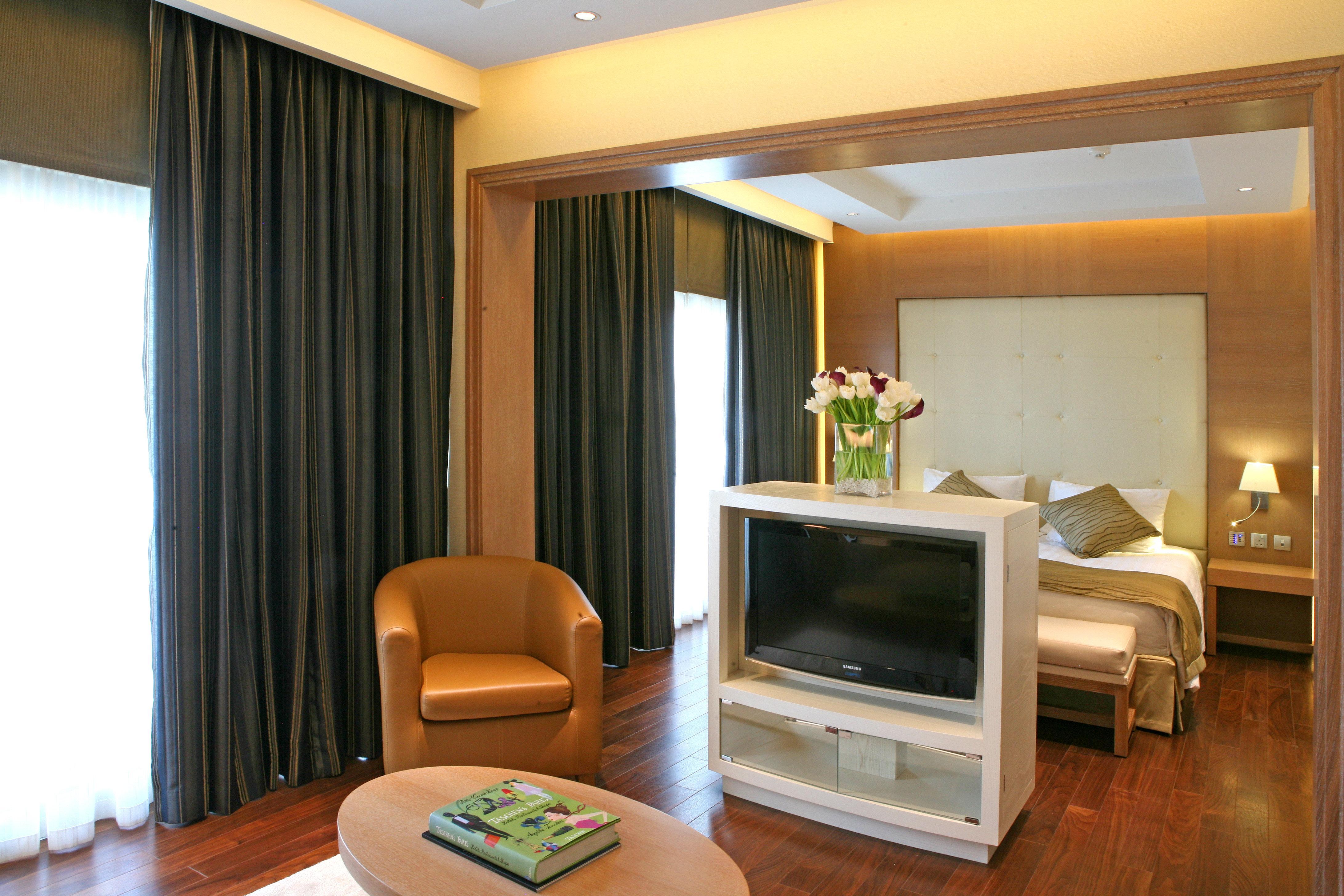 คราวน์ พลาซา ลิมาสซอล ลิมาสโซล Hotel ลิมาซอล ภายนอก รูปภาพ