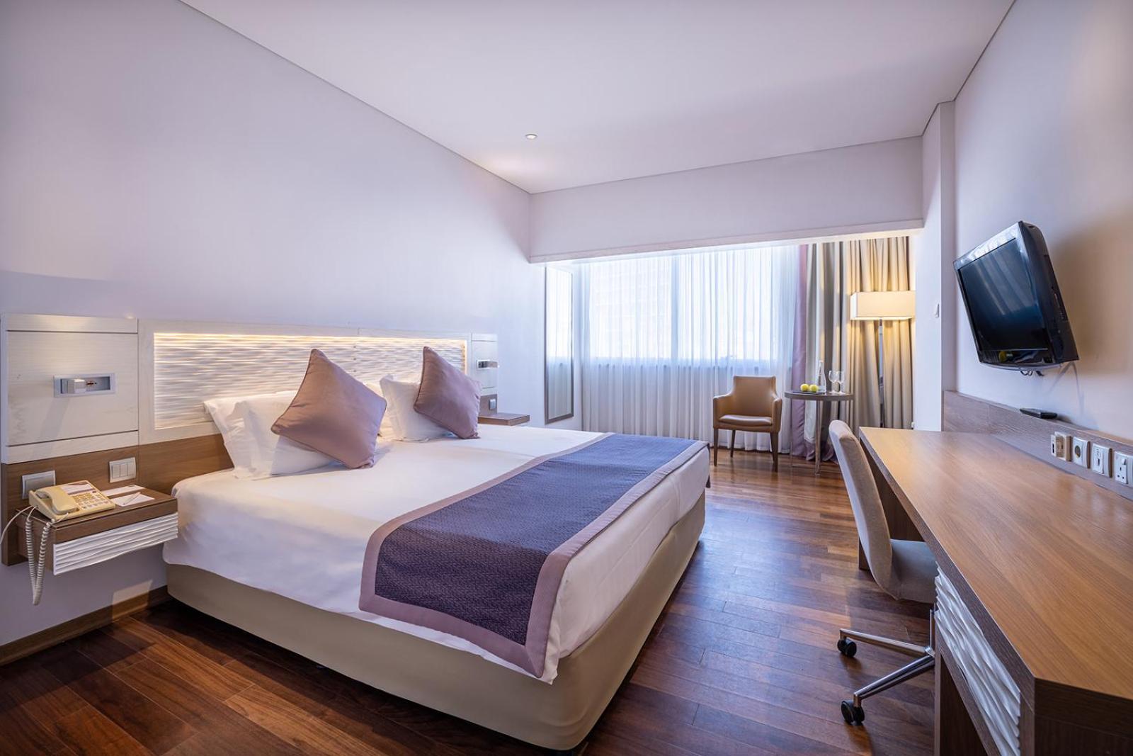 คราวน์ พลาซา ลิมาสซอล ลิมาสโซล Hotel ลิมาซอล ภายนอก รูปภาพ